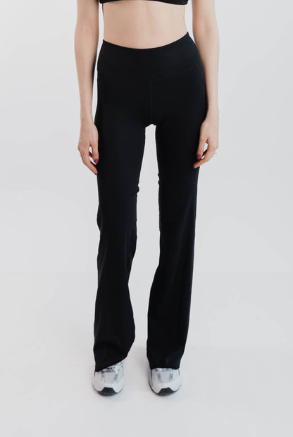 Essential Flared Pant