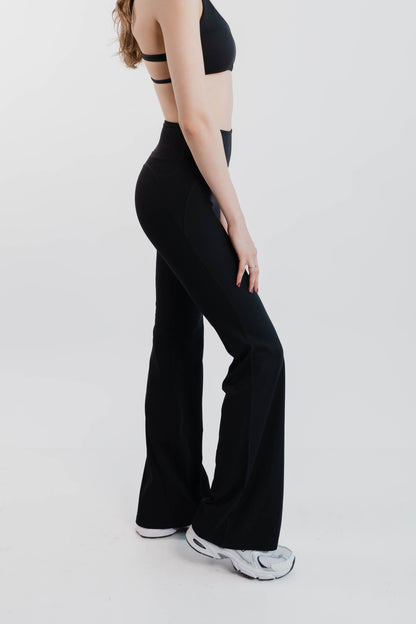 Essential Flared Pant