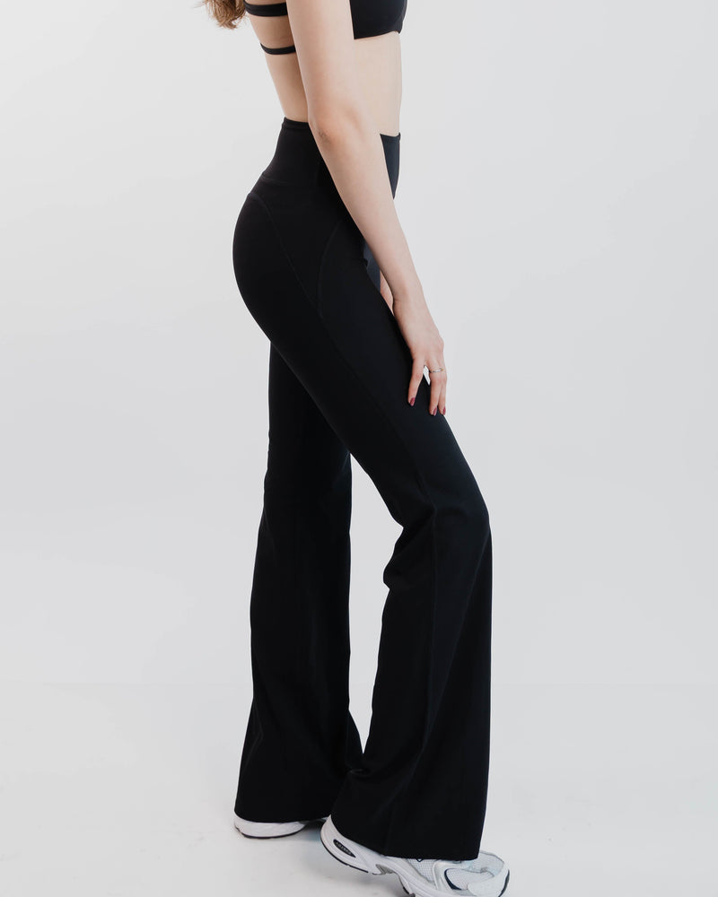 Essential Flared Pant